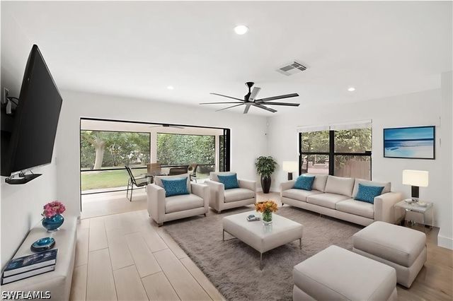1160 Michigan AVE, Naples, FL 34103