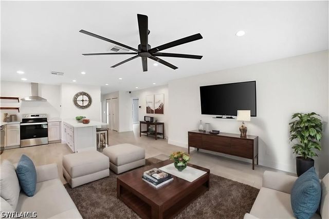 1160 Michigan AVE, Naples, FL 34103