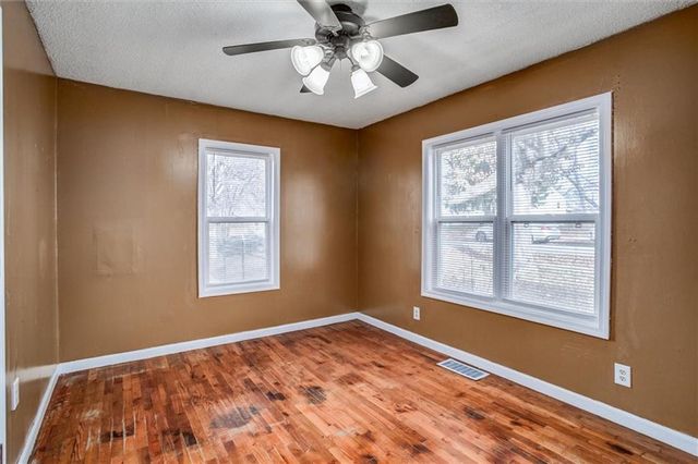 4928 N Topping Avenue, Kansas City, MO 64119