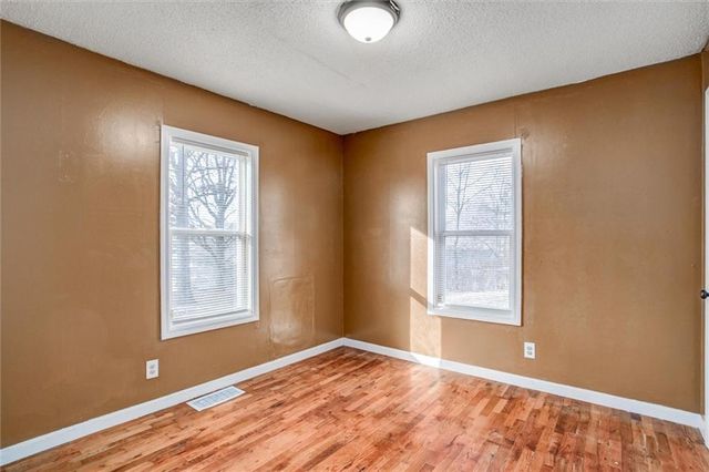 4928 N Topping Avenue, Kansas City, MO 64119