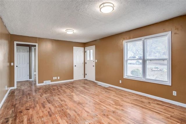 4928 N Topping Avenue, Kansas City, MO 64119