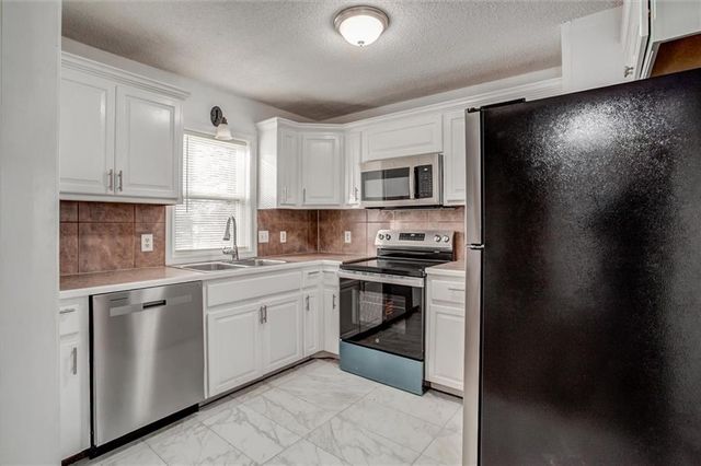 4928 N Topping Avenue, Kansas City, MO 64119