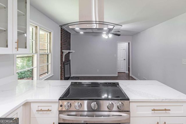 5022 Green Oak Drive SW, Lilburn, GA 30047