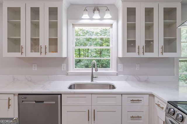 5022 Green Oak Drive SW, Lilburn, GA 30047