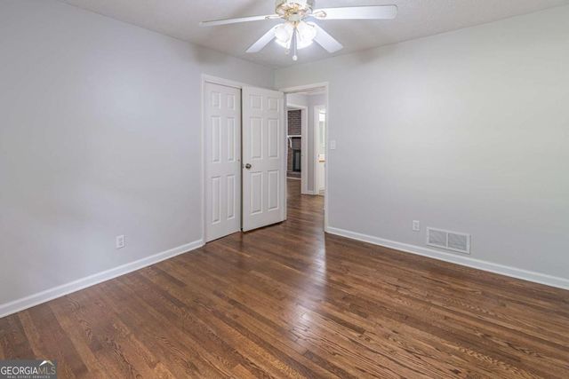 5022 Green Oak Drive SW, Lilburn, GA 30047