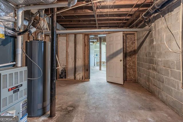5022 Green Oak Drive SW, Lilburn, GA 30047