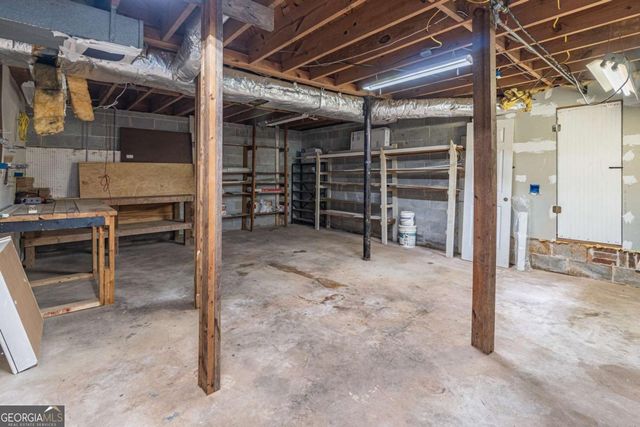 5022 Green Oak Drive SW, Lilburn, GA 30047