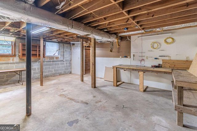 5022 Green Oak Drive SW, Lilburn, GA 30047