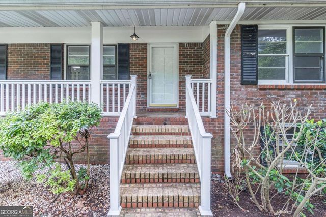 5022 Green Oak Drive SW, Lilburn, GA 30047