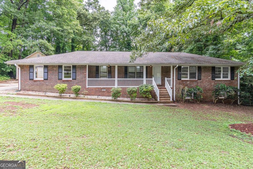 5022 Green Oak Drive SW, Lilburn, GA 30047