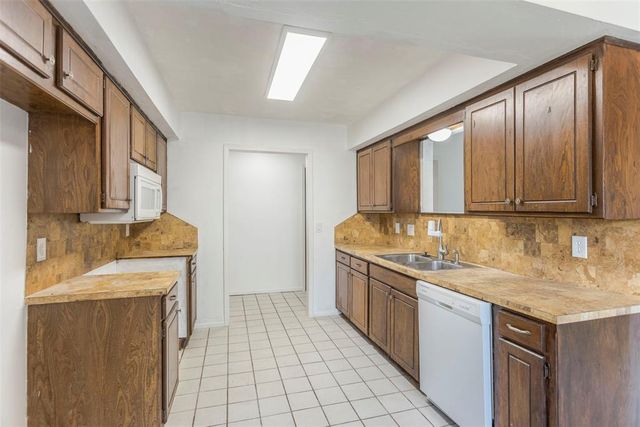 8813 Rambling Road, Oklahoma City, OK 73132