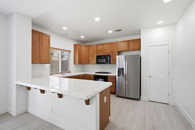 5176 W Oslin Avenue, Fresno, CA 93722
