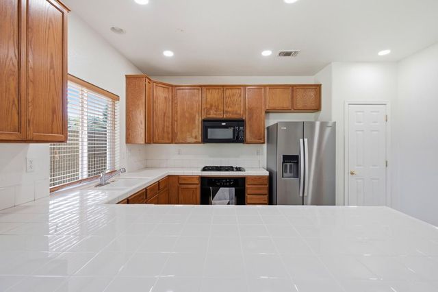 5176 W Oslin Avenue, Fresno, CA 93722