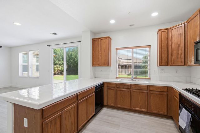 5176 W Oslin Avenue, Fresno, CA 93722