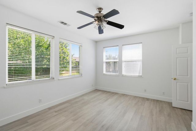 5176 W Oslin Avenue, Fresno, CA 93722