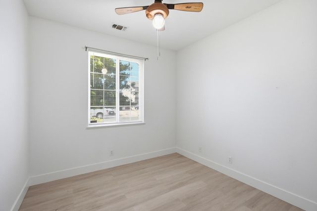 5176 W Oslin Avenue, Fresno, CA 93722