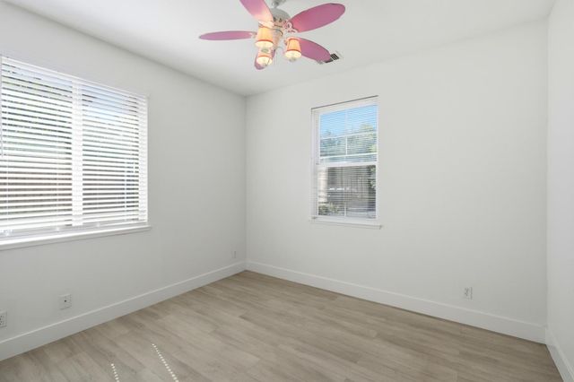 5176 W Oslin Avenue, Fresno, CA 93722