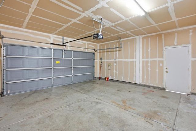 5176 W Oslin Avenue, Fresno, CA 93722