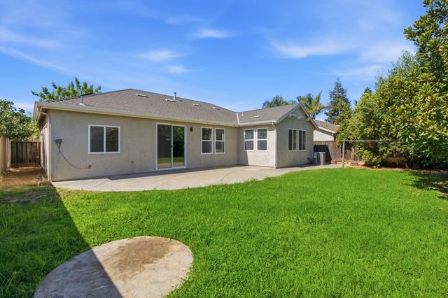 5176 W Oslin Avenue, Fresno, CA 93722