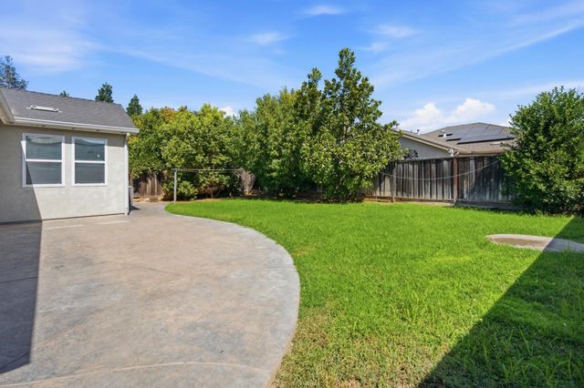 5176 W Oslin Avenue, Fresno, CA 93722