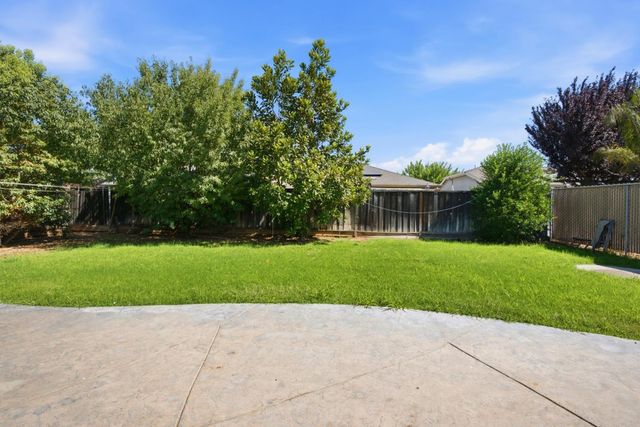 5176 W Oslin Avenue, Fresno, CA 93722