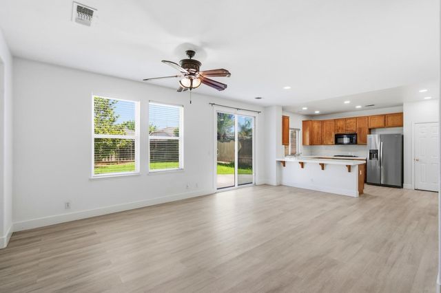 5176 W Oslin Avenue, Fresno, CA 93722