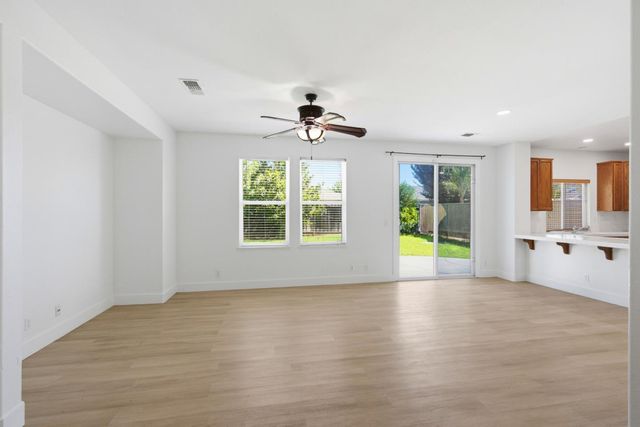 5176 W Oslin Avenue, Fresno, CA 93722