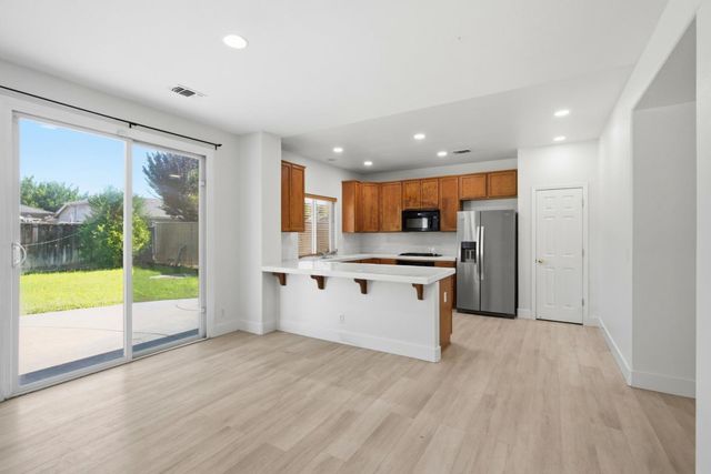 5176 W Oslin Avenue, Fresno, CA 93722