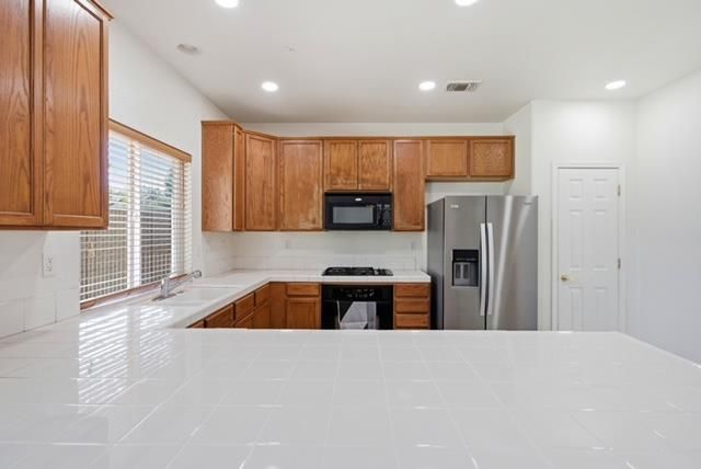 5176 W Oslin Avenue, Fresno, CA 93722