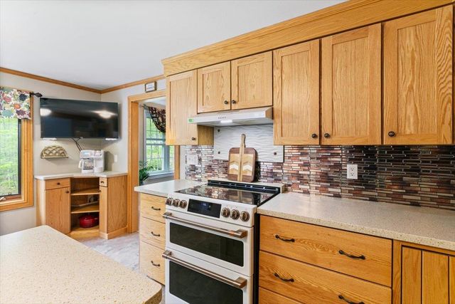 10 Balsam Way, Plaistow, NH 03865