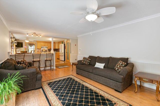 10 Balsam Way, Plaistow, NH 03865