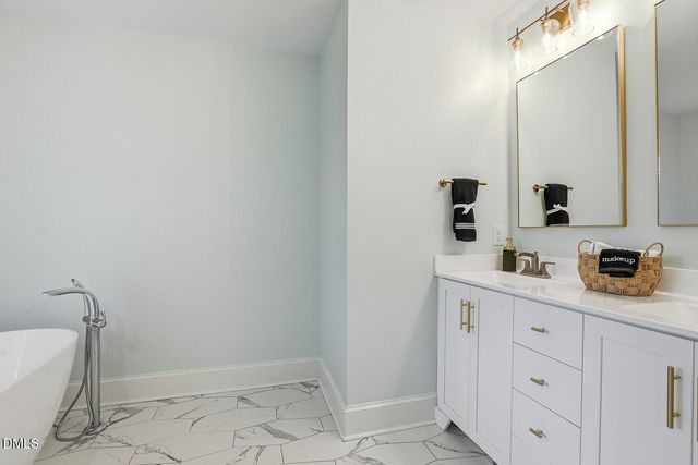 100 W Lakeside Drive, Fuquay Varina, NC 27526