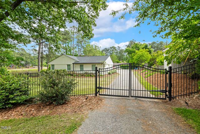 100 W Lakeside Drive, Fuquay Varina, NC 27526