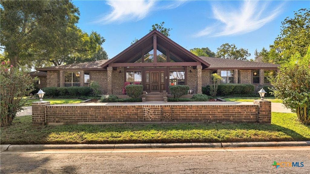 400 Persons Street, Stockdale, TX 78160