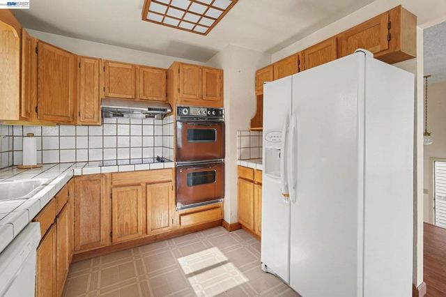 721 Gellert Blvd, Daly City, CA 94015