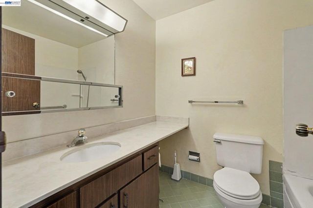 721 Gellert Blvd, Daly City, CA 94015