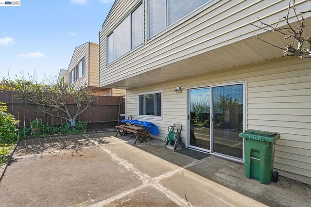 721 Gellert Blvd, Daly City, CA 94015