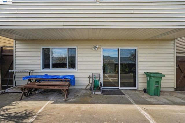 721 Gellert Blvd, Daly City, CA 94015