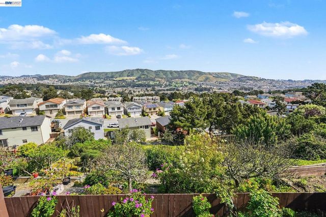 721 Gellert Blvd, Daly City, CA 94015