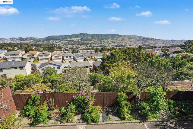 721 Gellert Blvd, Daly City, CA 94015