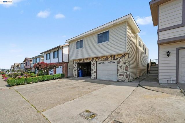 721 Gellert Blvd, Daly City, CA 94015