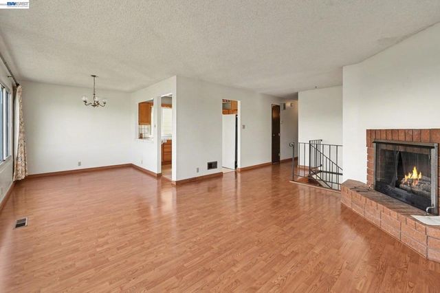 721 Gellert Blvd, Daly City, CA 94015