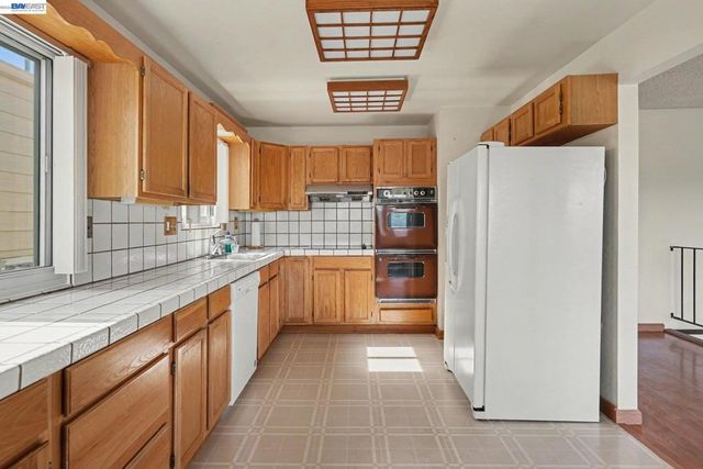 721 Gellert Blvd, Daly City, CA 94015