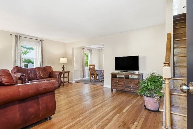68 Alden St, Foxboro, MA 02035