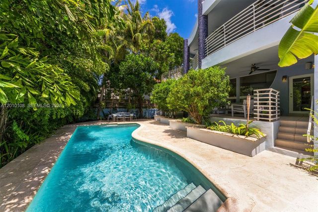 690 Warren Lane, Key Biscayne, FL 33149
