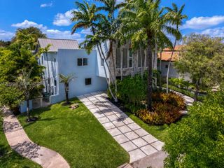 690 Warren Lane, Key Biscayne, FL 33149