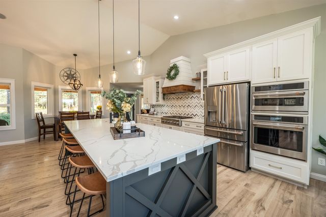 21411 N Spotted Rd, Deer Park, WA 99006