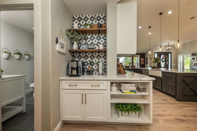 21411 N Spotted Rd, Deer Park, WA 99006
