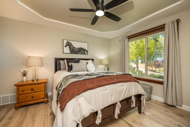 21411 N Spotted Rd, Deer Park, WA 99006