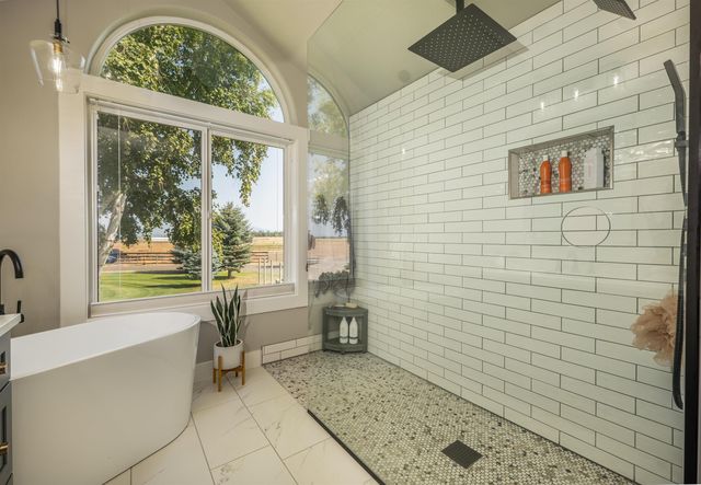 21411 N Spotted Rd, Deer Park, WA 99006